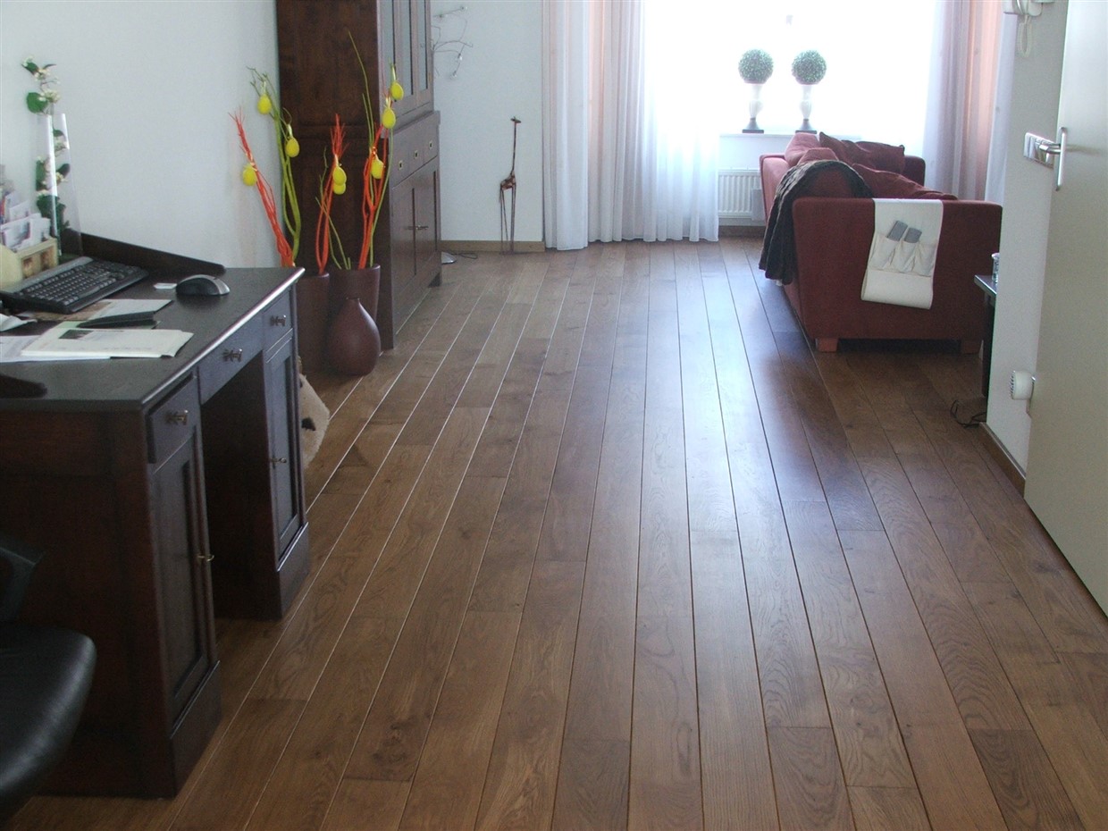 houten vloer in woonkamer